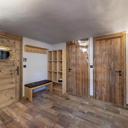 A Le Praz : Piscine, Room, Billard, 6 Adultes + 2 Enfants, Proche Pistes - Fr-1-568-14 * Courchevel