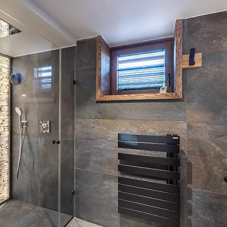A Le Praz : Piscine, Room, Billard, 6 Adultes + 2 Enfants, Proche Pistes - Fr-1-568-14 * Courchevel
